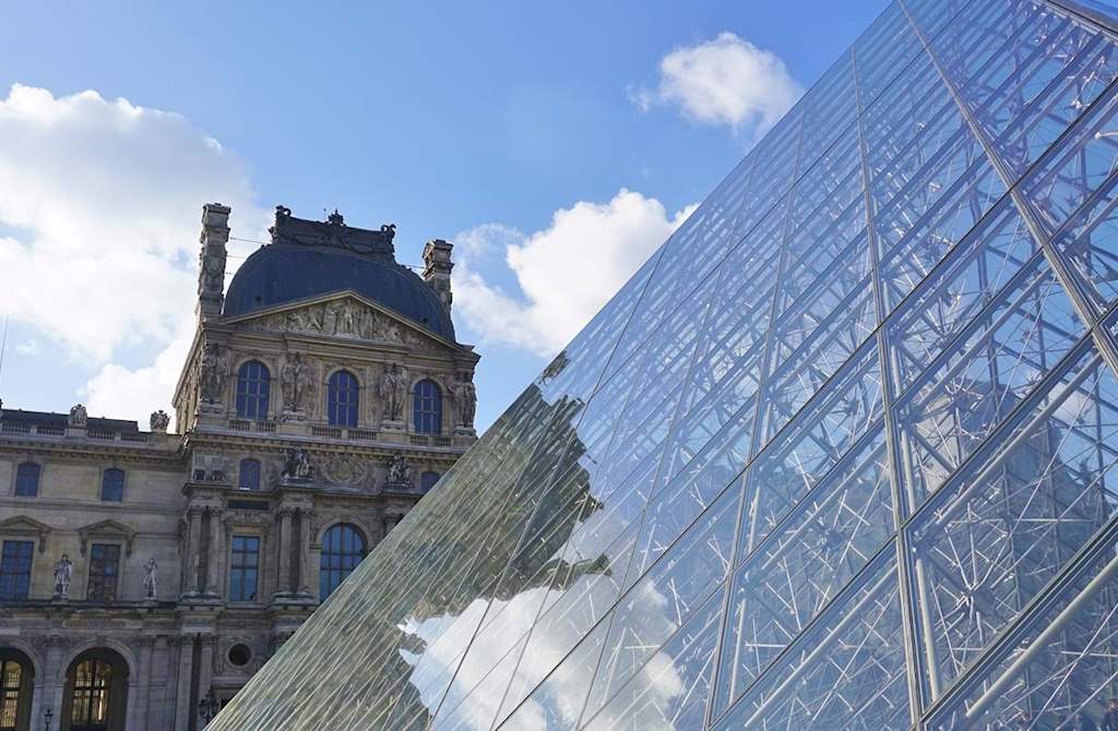 Louvre Museum & Royal Palace Tour City Wonders